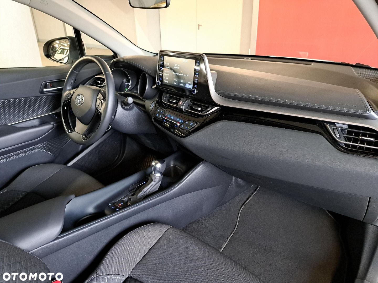 Toyota C-HR - 16