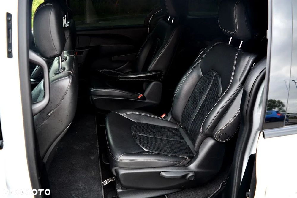 Chrysler Pacifica - 27