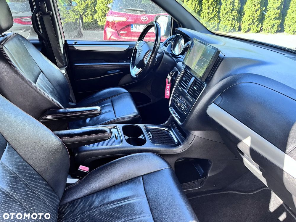 Dodge Grand Caravan - 13