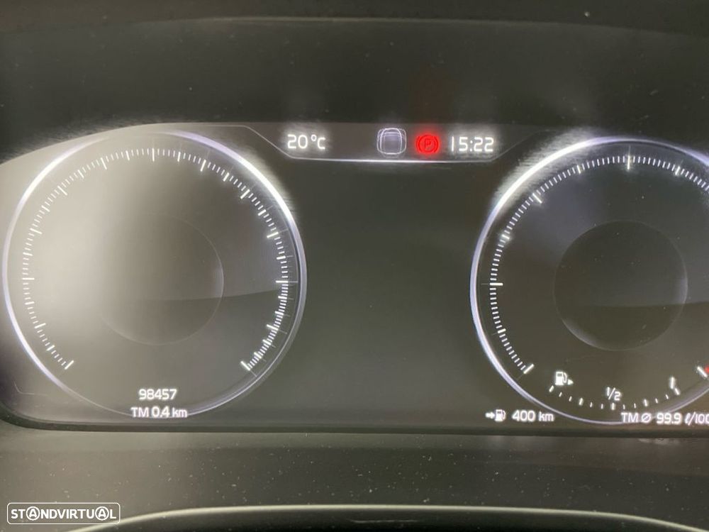 Volvo XC 40 2.0 D3 Momentum Plus Geartronic — fotografia 9