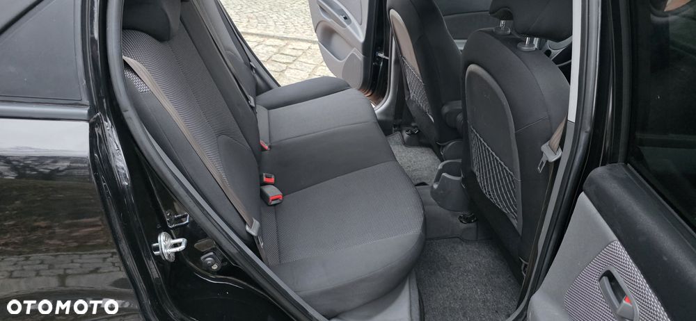 Kia Rio 1.4 Family + - 13