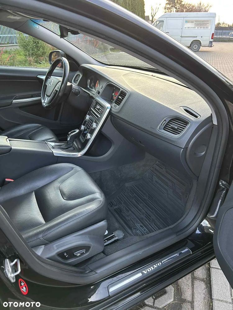 Volvo V60 T5 Drive-E Dynamic Edition (Momentum) - 23