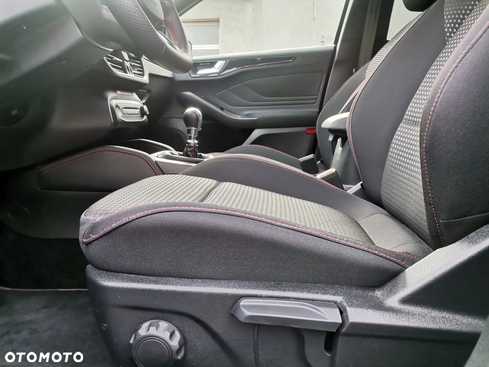 Ford Focus 1.0 EcoBoost ST-Line X - 16
