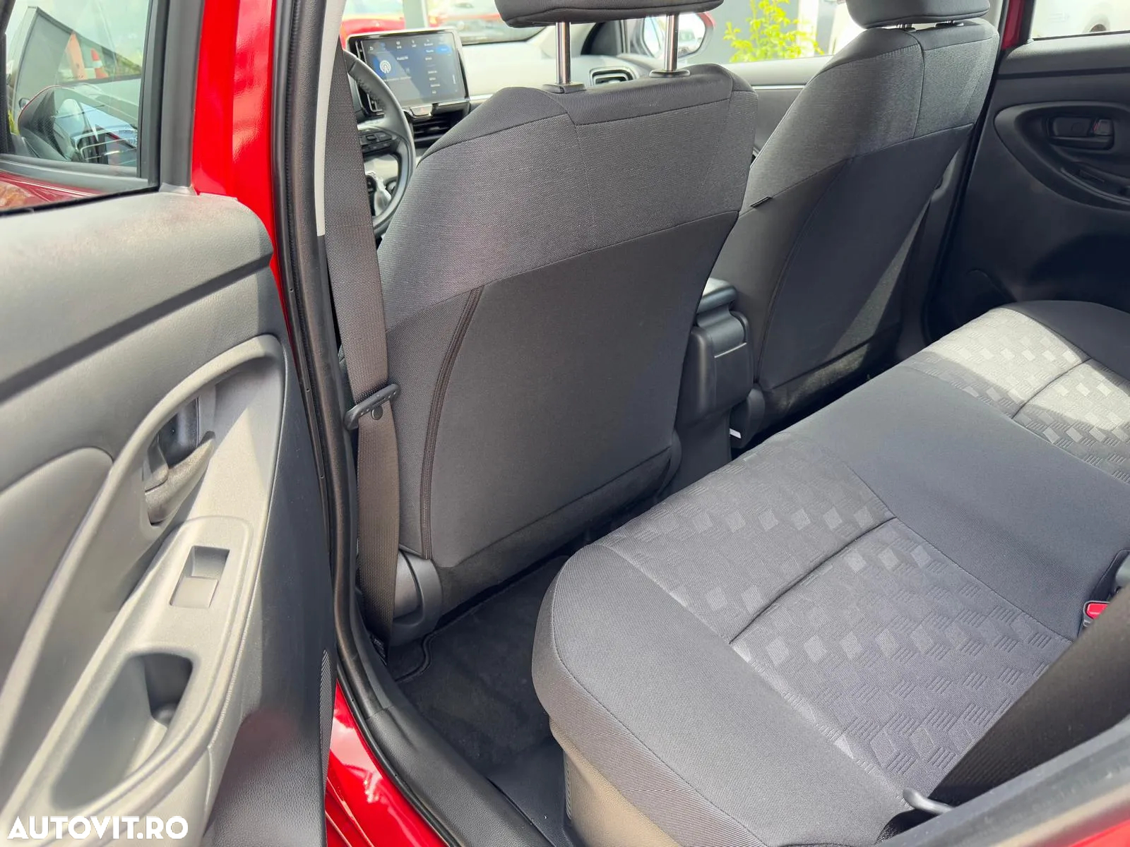Toyota Yaris 1.5 116 CP HEV Business - 11