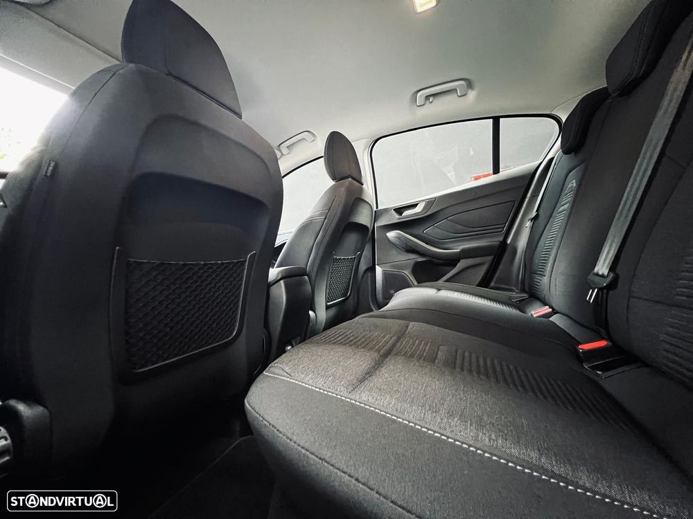 Ford Focus 1.0 EcoBoost Active Aut. - 36