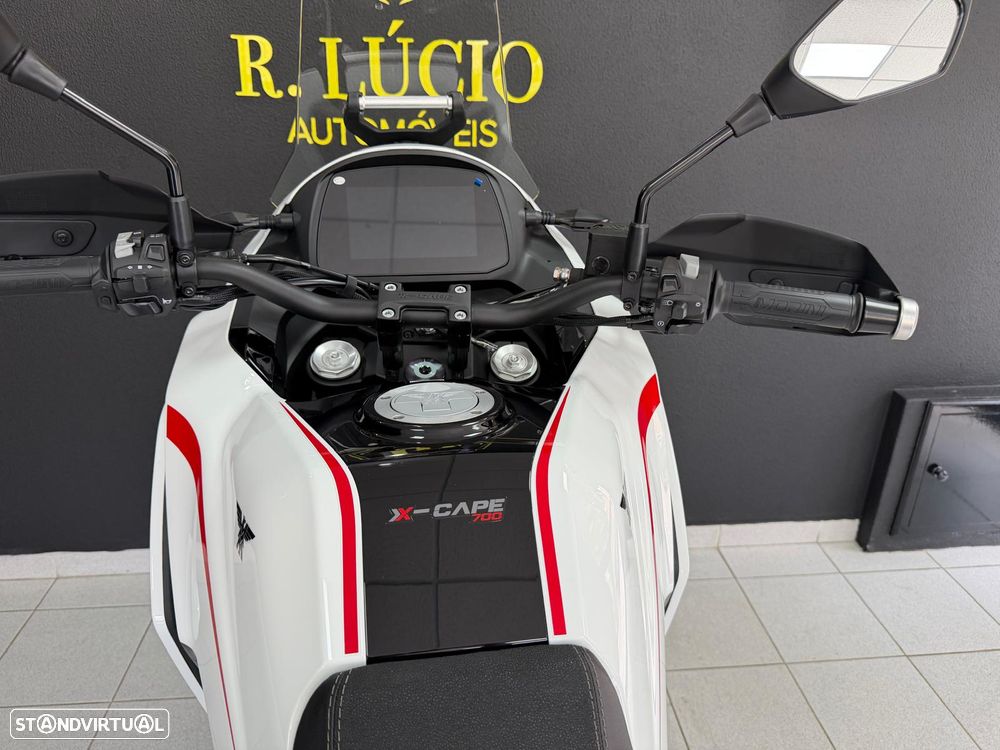 Moto Morini X-Cape 700 - 11