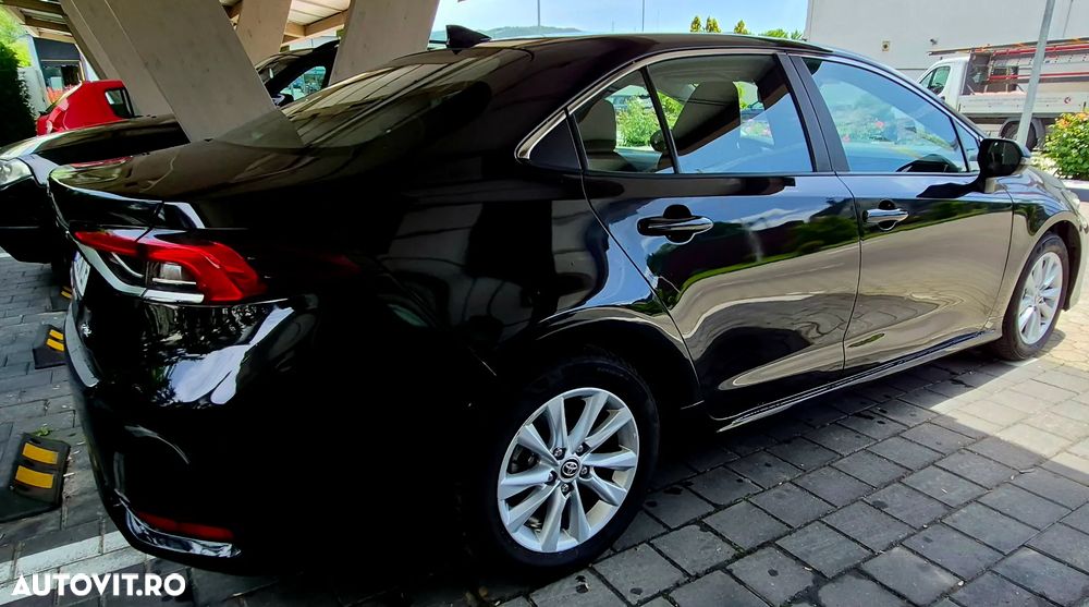 Toyota Corolla 1.8 Business Edition - 14