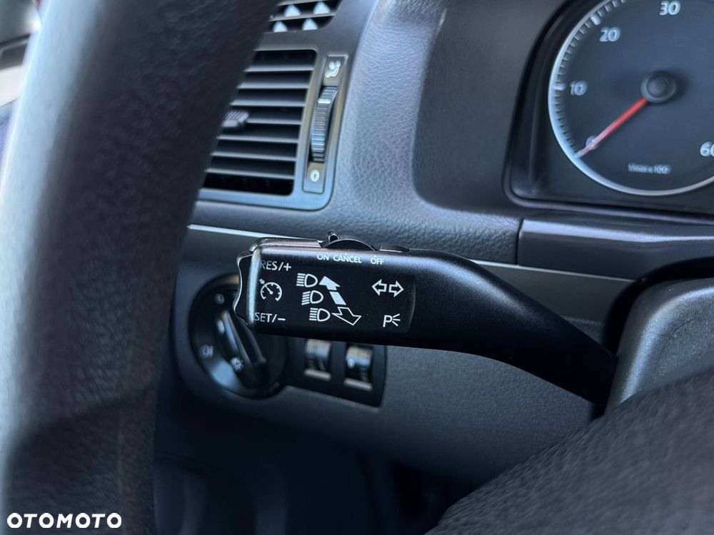 Volkswagen Touran 1.9 TDI Highline - 26