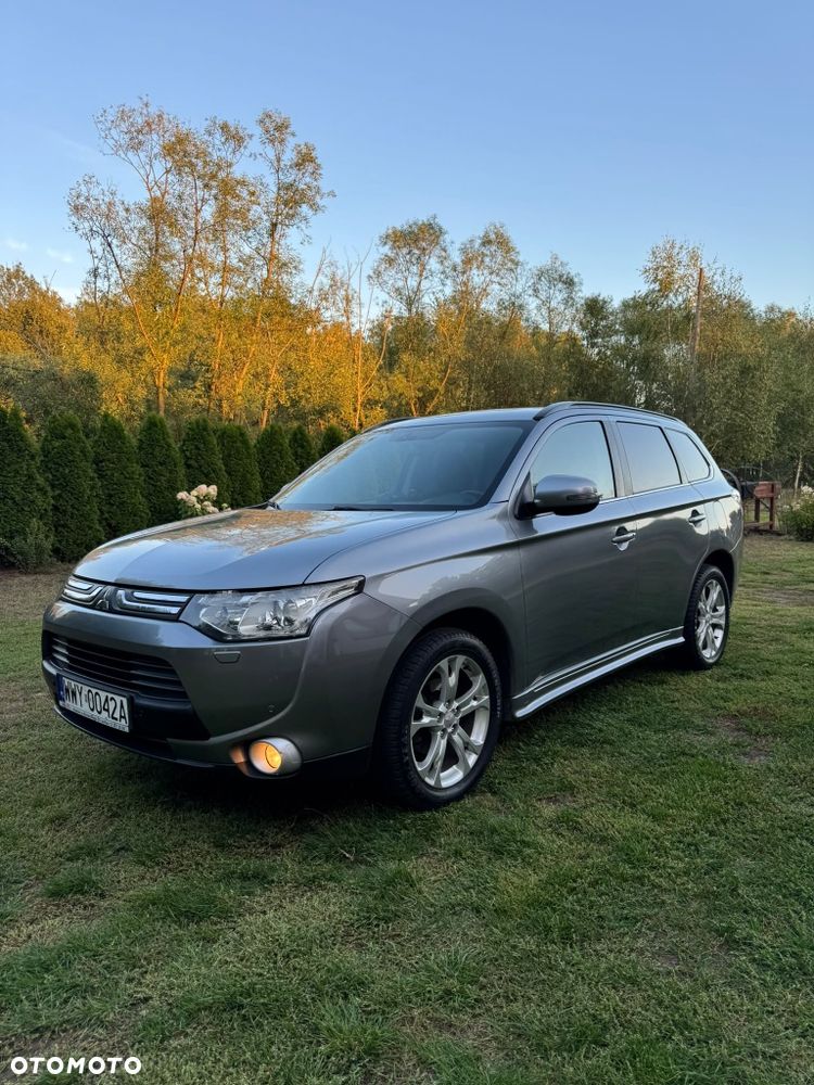 Mitsubishi Outlander - 2