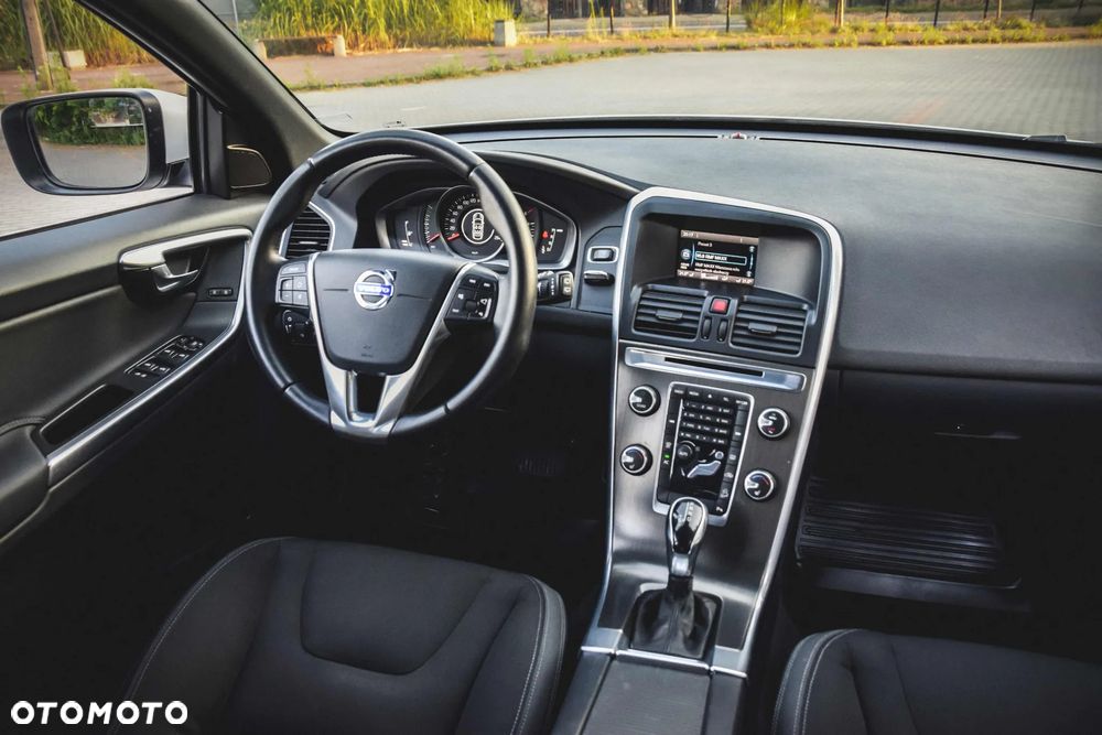 Volvo XC 60 2.4D AWD Momentum - 36