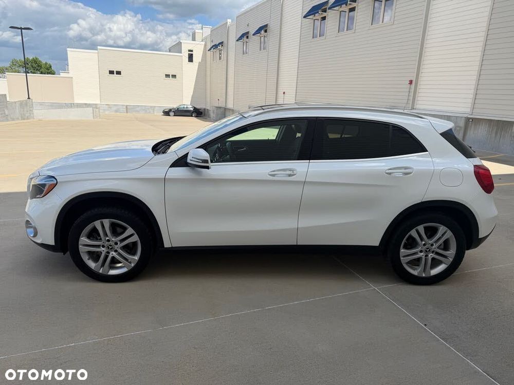 Mercedes-Benz GLA - 7