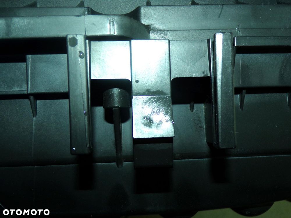 SPRINTER 906 CRAFTER 06- OBUDOWA FILTRA POWIETRZA - 6