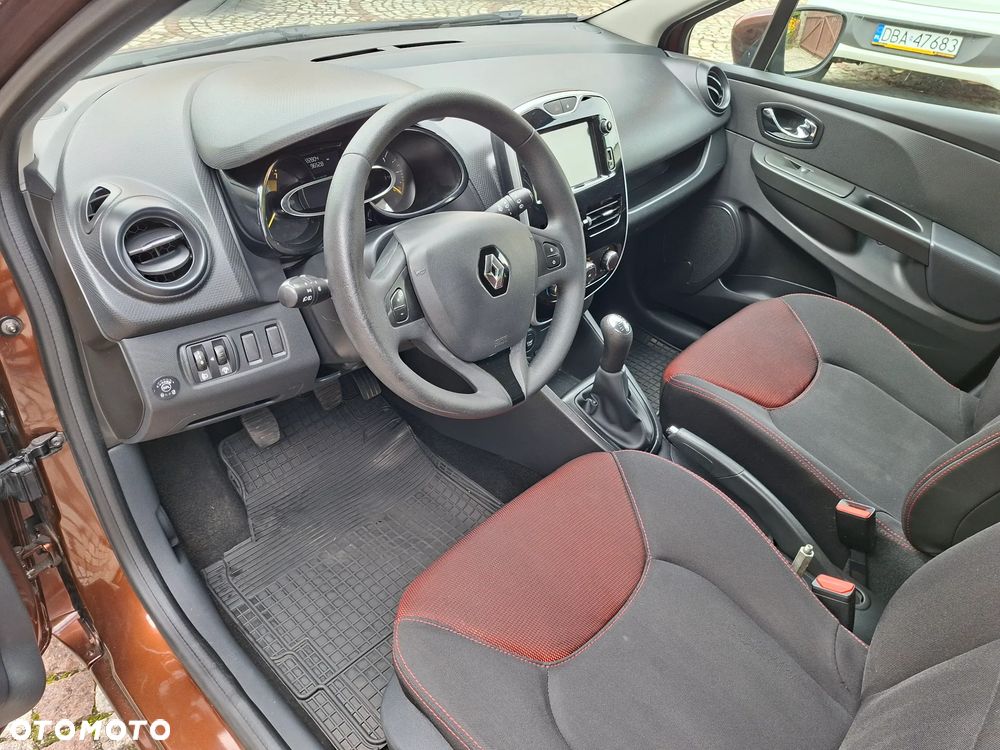 Renault Clio 1.2 16V 75 Life - 11