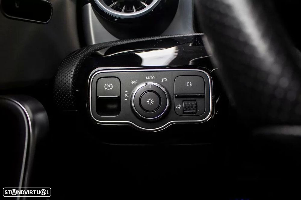 Mercedes-Benz CLA 180 d Shooting Brake AMG Line Aut. - 19