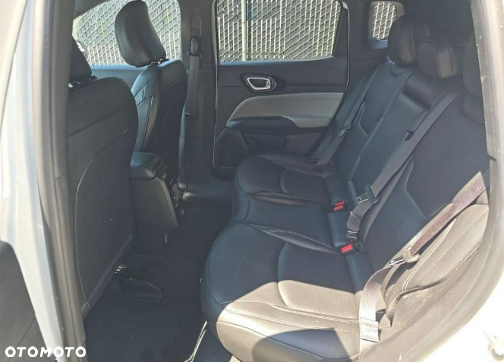 Jeep Compass - 10