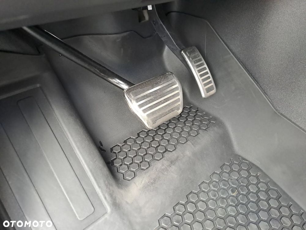 Land Rover Defender 5.0 P525 V8 - 24
