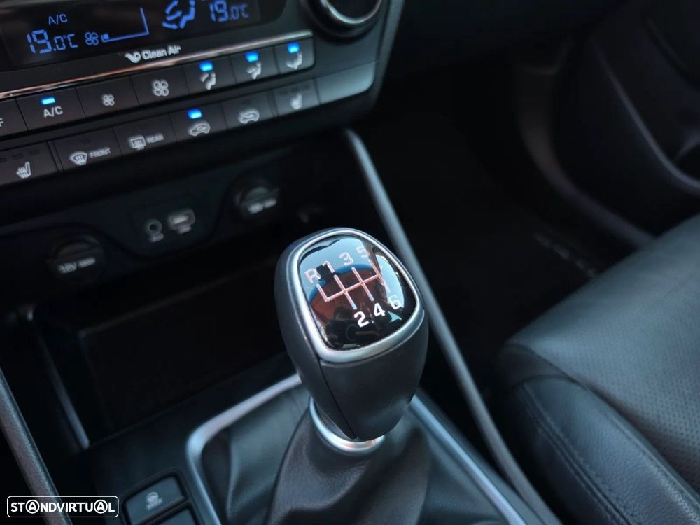 Hyundai Tucson 1.7 CRDi Executive - 17