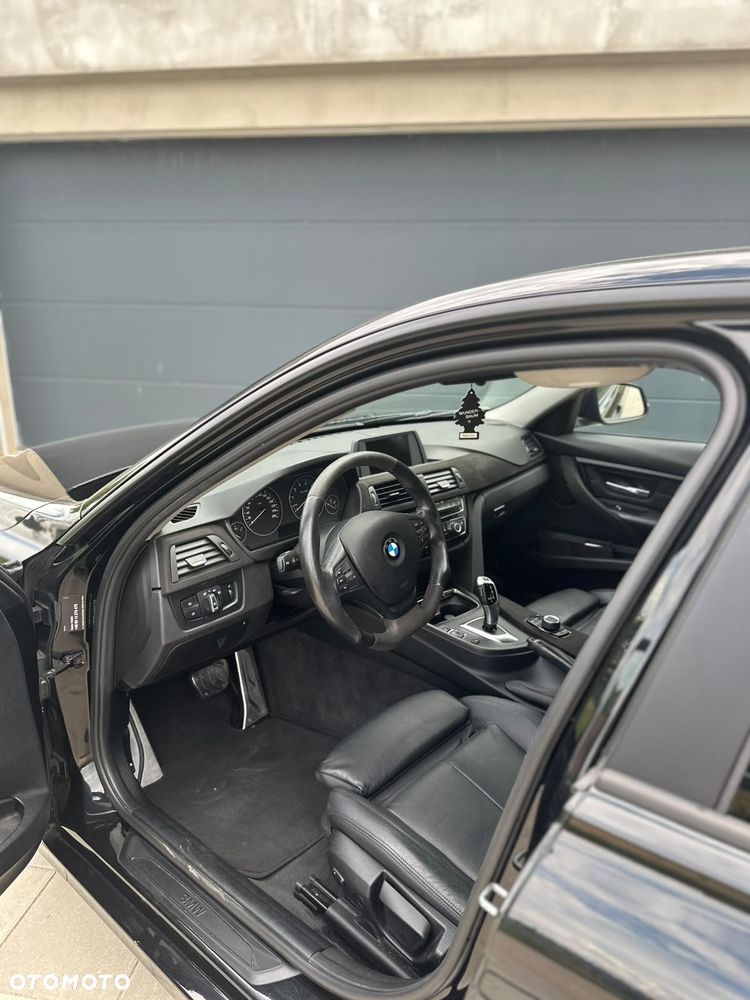 BMW Seria 3 318i M Sport - 5