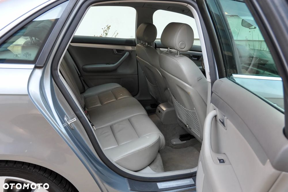 Audi A4 Limousine - 12