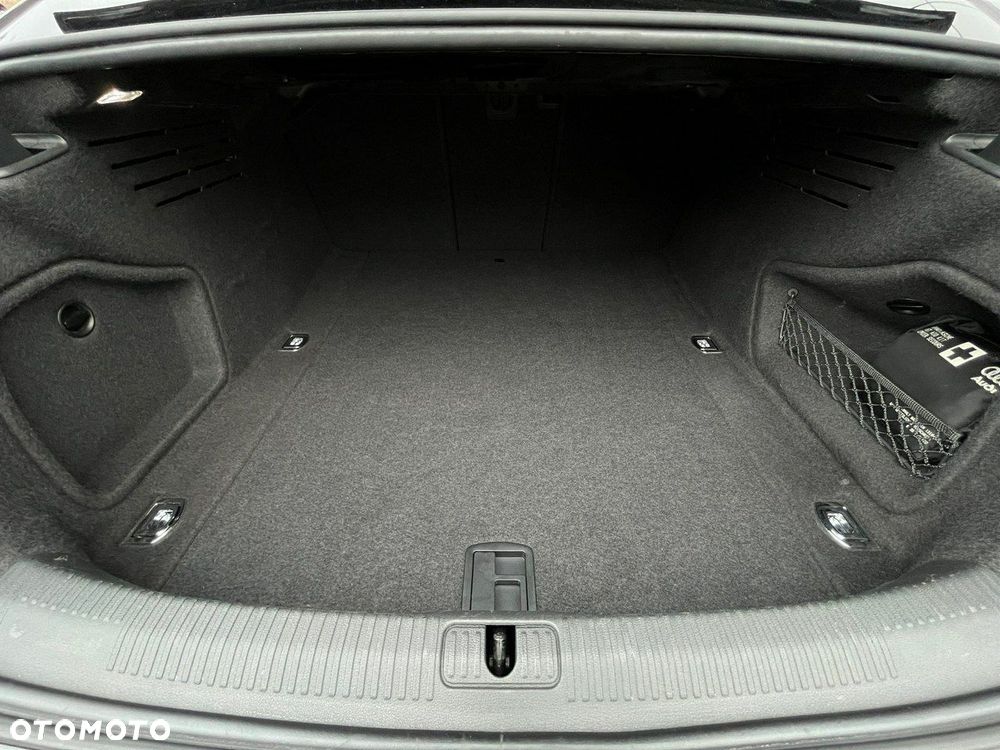 Audi A4 Limousine - 12