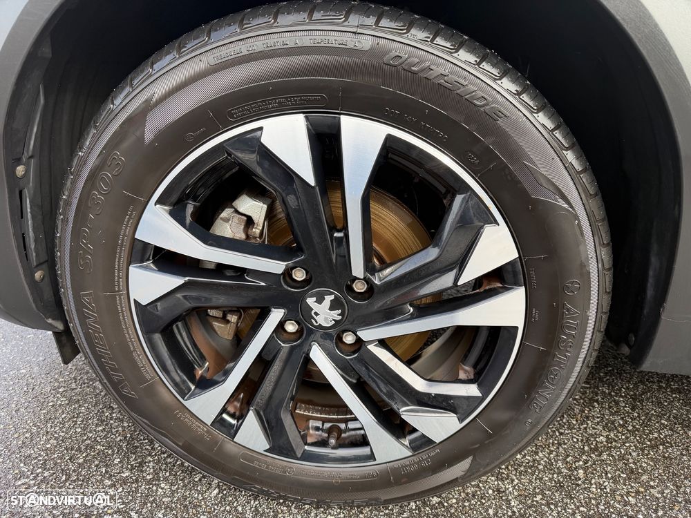 Peugeot e-2008 Allure - 17