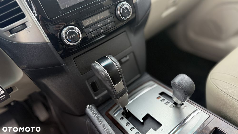 Mitsubishi Pajero - 6