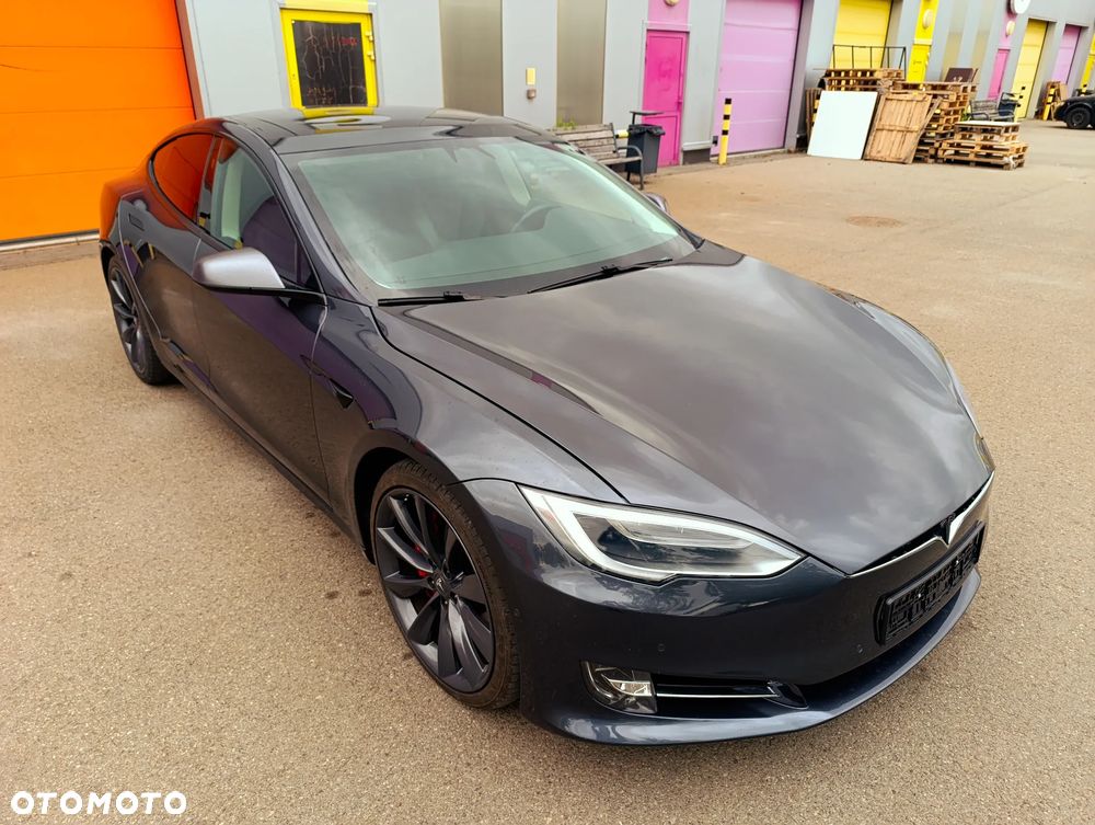 Tesla Model S - 23