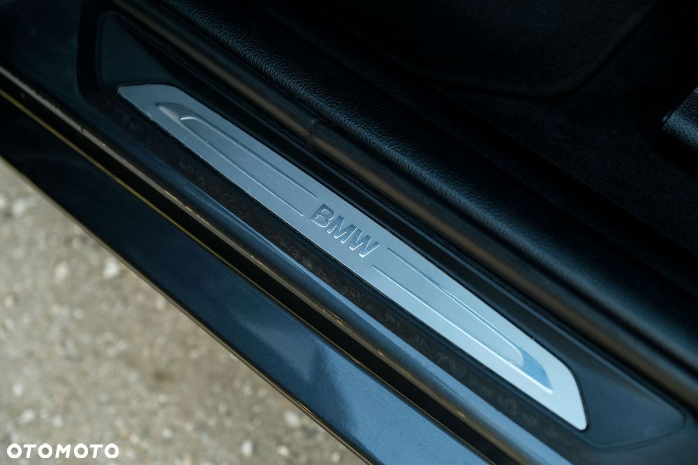 BMW Seria 3 318d Sport Line Shadow - 22