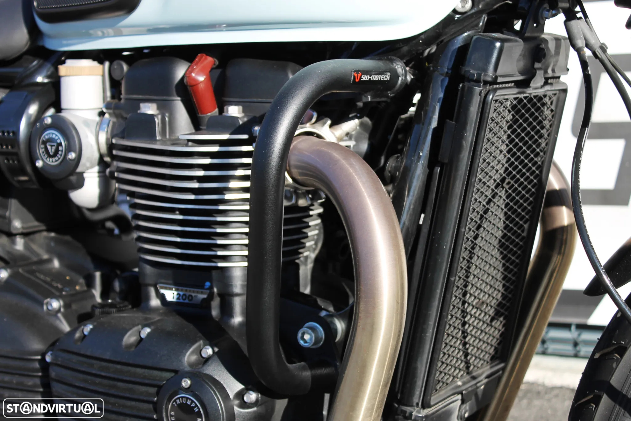 Triumph Bonneville Chrome Edition-Custom - 13