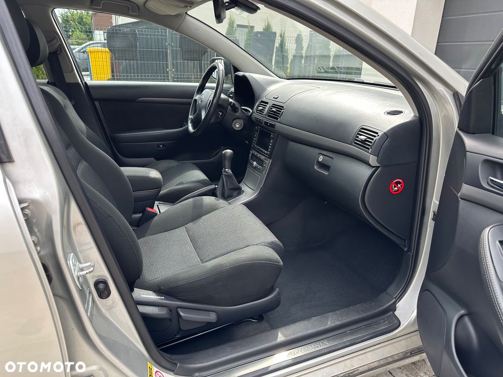 Toyota Avensis - 8