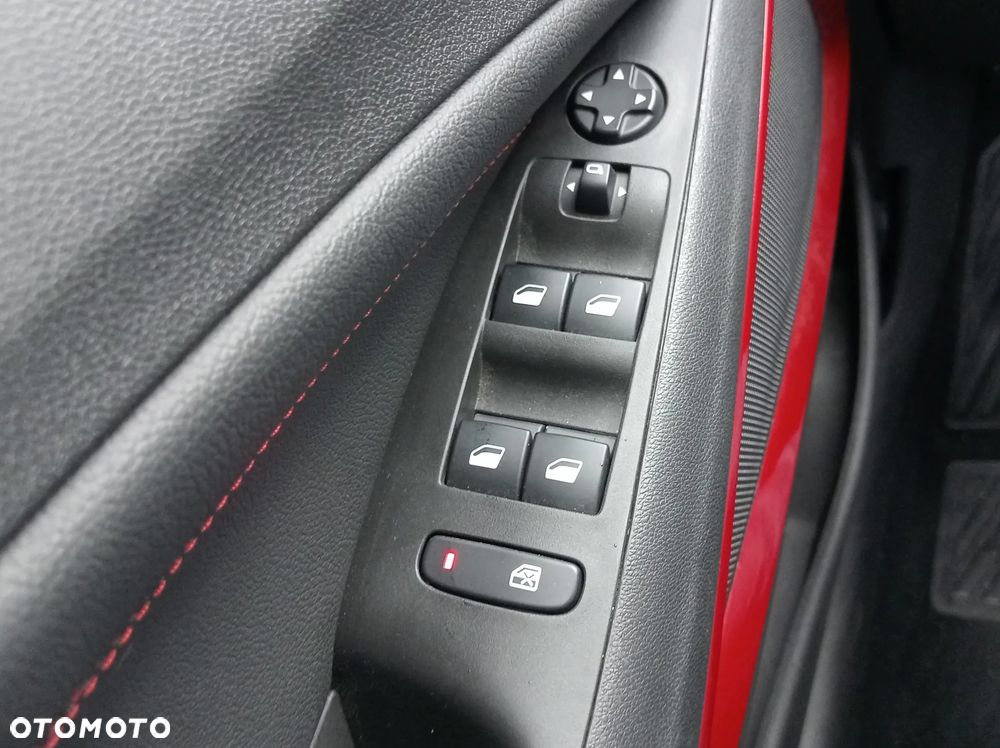 Opel Crossland X - 12