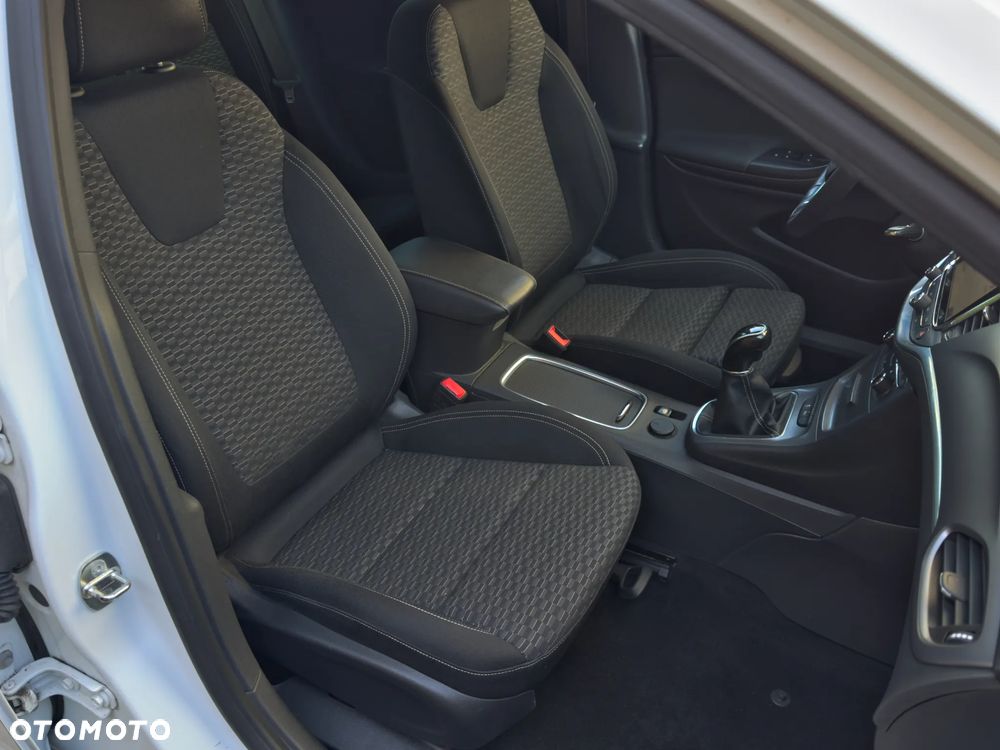 Opel Astra 1.6 CDTI Dynamic S&S - 33