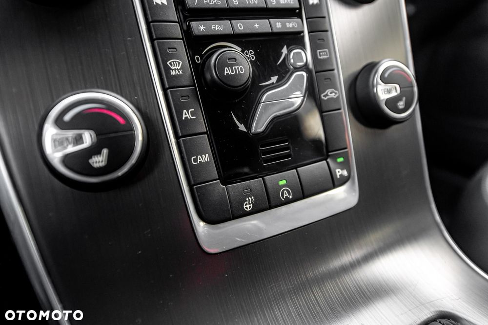 Volvo V60 D3 Geartronic Summum - 34