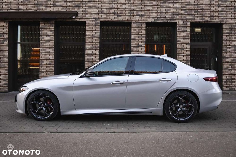 Alfa Romeo Giulia 2.0 Turbo 16V AT8 Veloce - 3