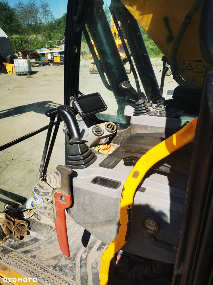 JCB 220X LC - 21