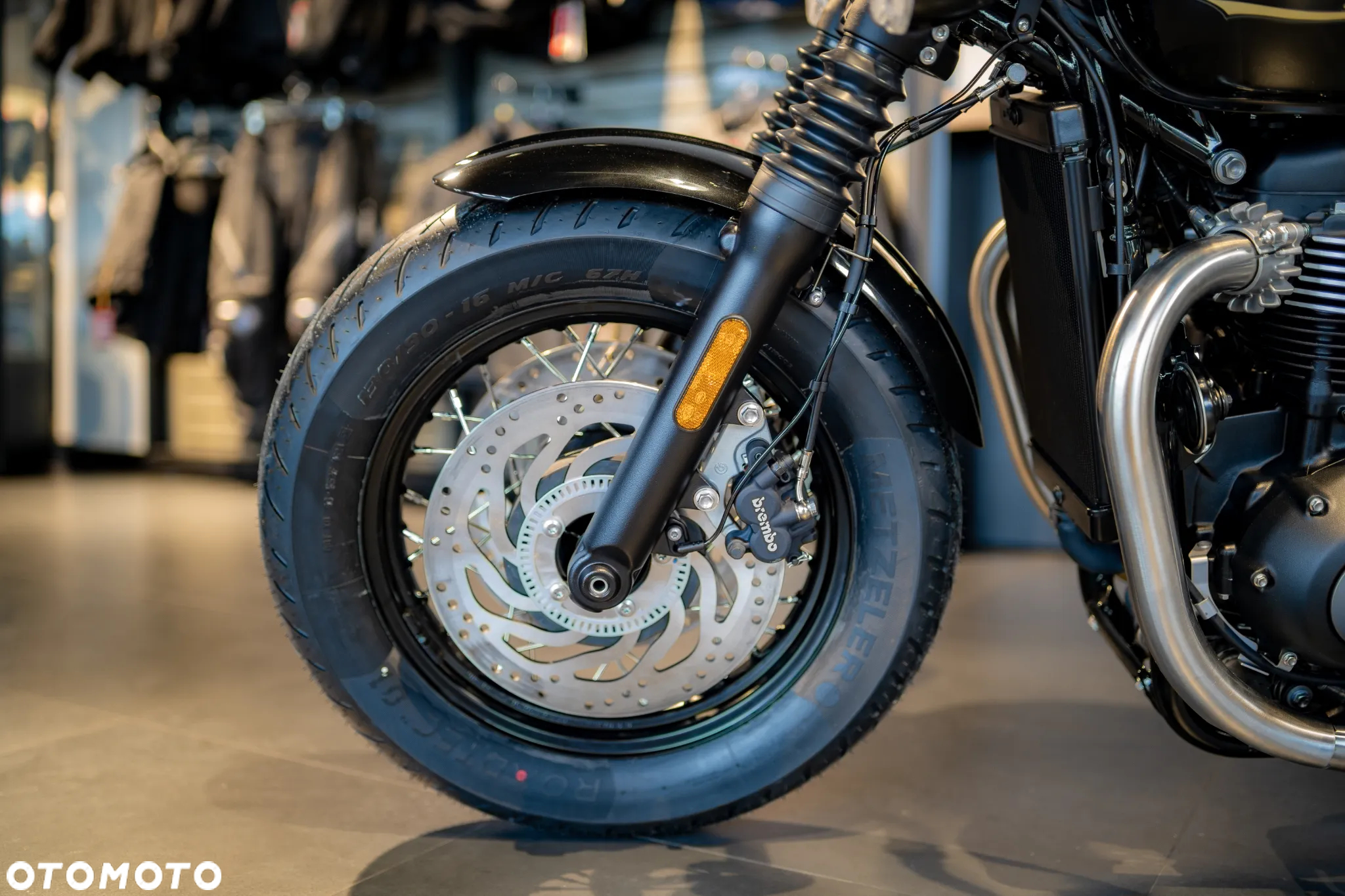 Triumph Bonneville Bobber - 12
