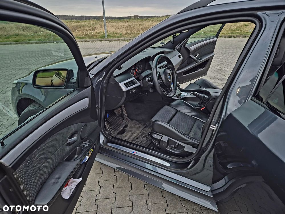 BMW Seria 5 530d xDrive Touring - 12