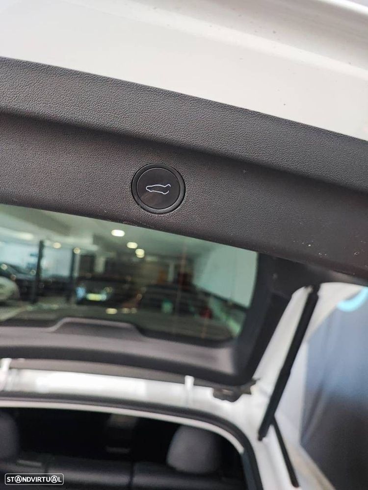 Tesla Model Y Long Range Dual Motor AWD - 8
