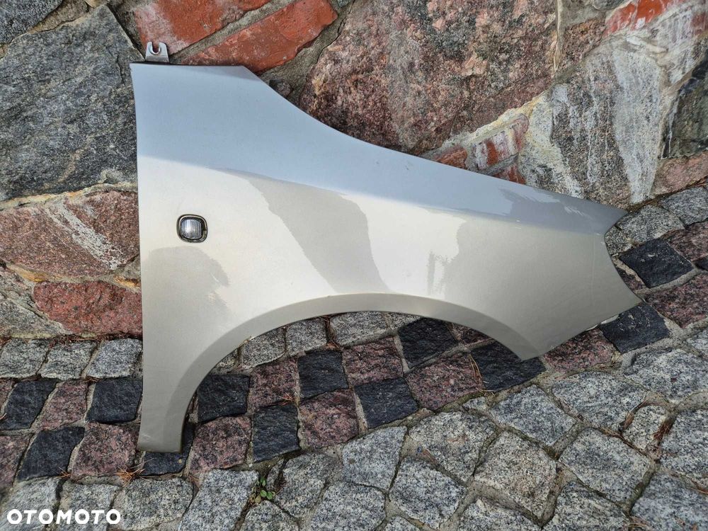 skoda roomster błotnik przedni prawy przód  pasażera 9202