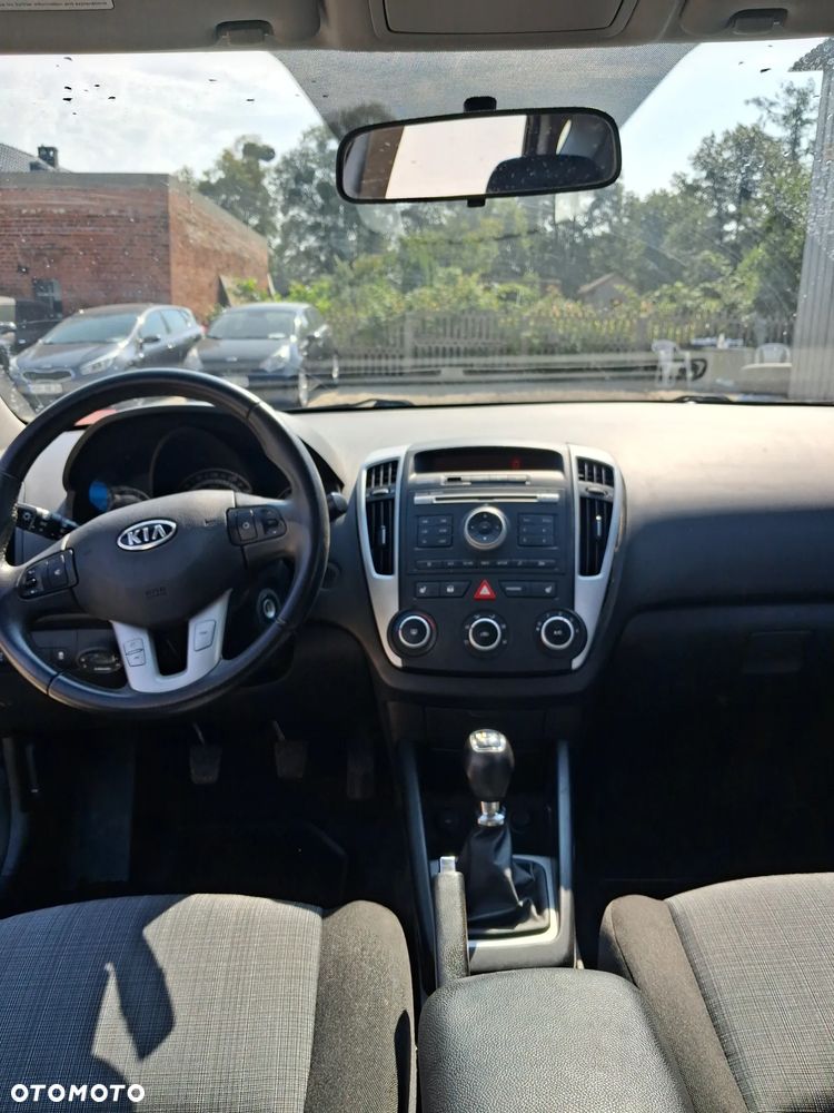 Kia Ceed - 10