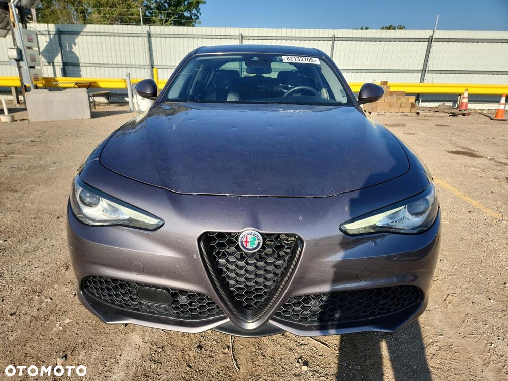 Alfa Romeo Giulia 2.0 Turbo 16V AT8-Q4 Ti - 5