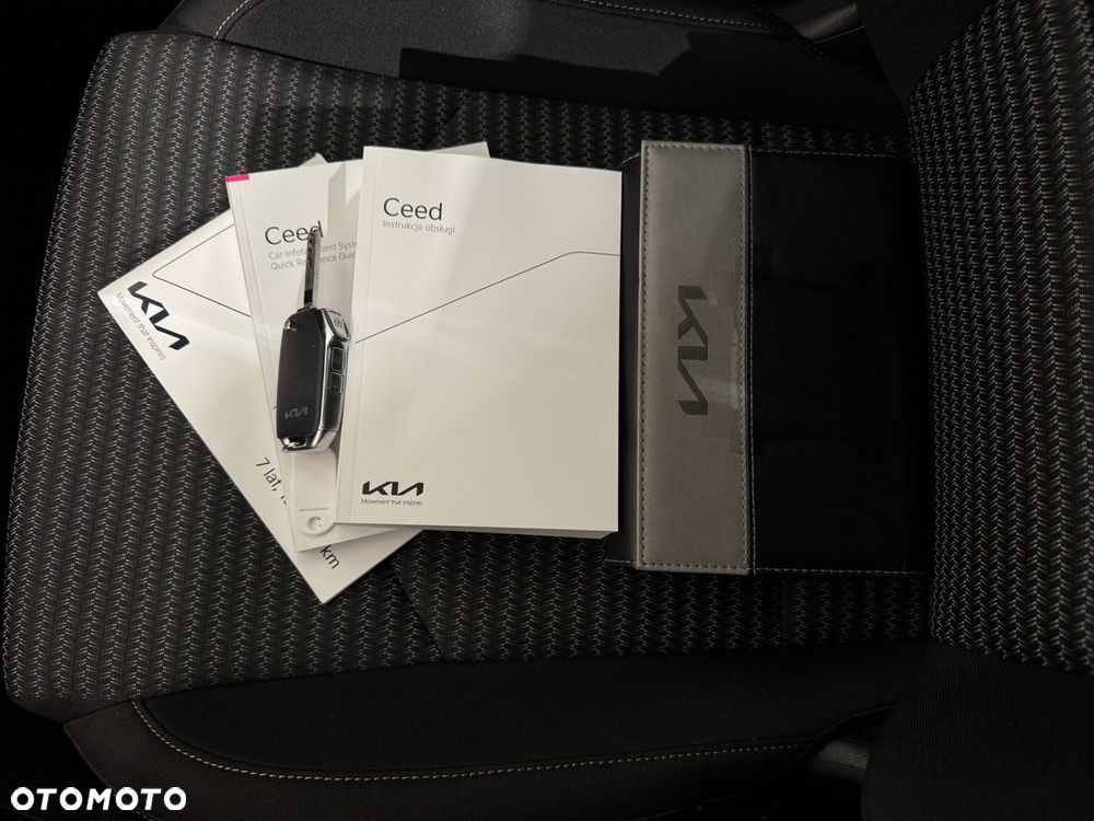 Kia Ceed - 32