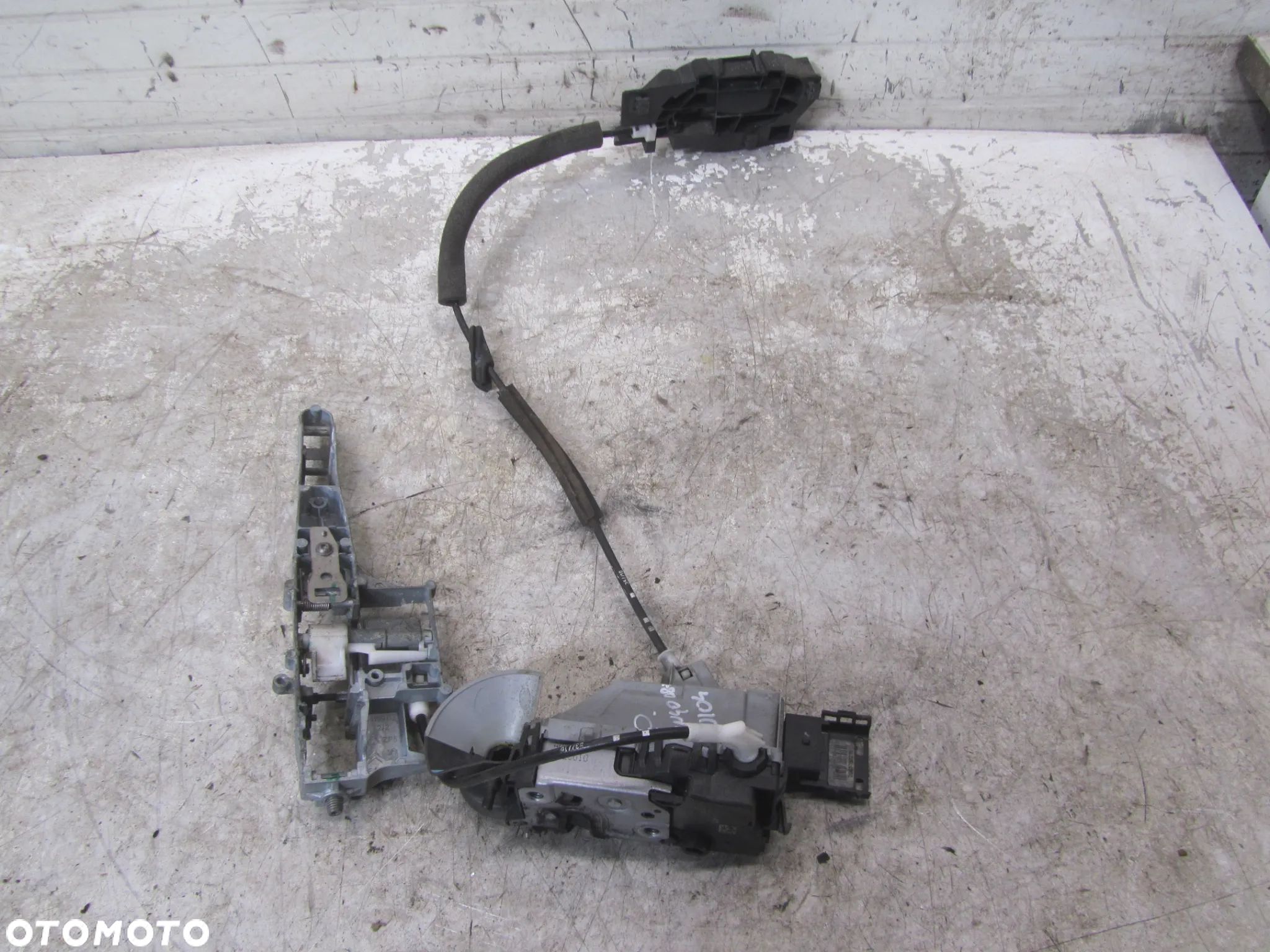 Peugeot Partner-Berlingo 08->zamek klamka podstawa klamki drzwi prawy przód - 1