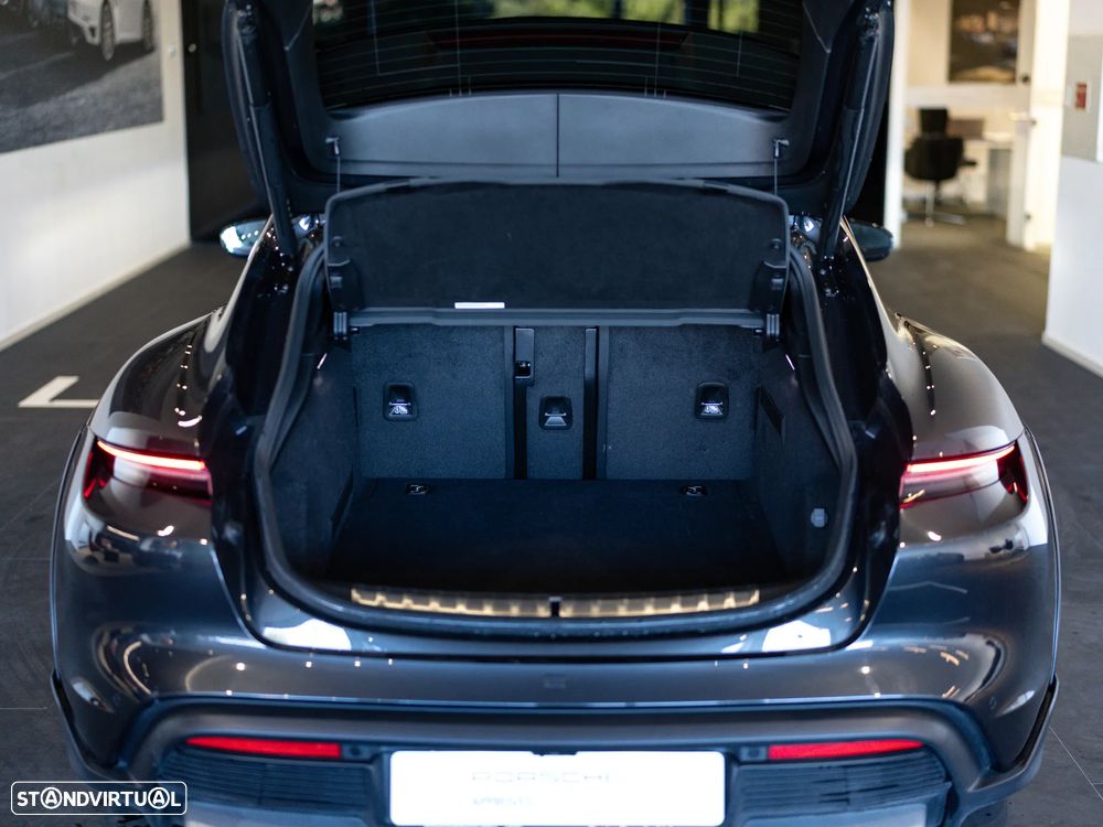 Porsche Taycan Cross Turismo 4 - 53