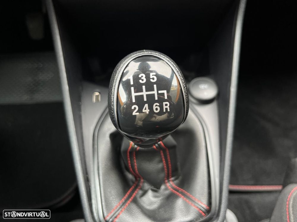 Ford Fiesta 1.0 EcoBoost ST-Line - 32