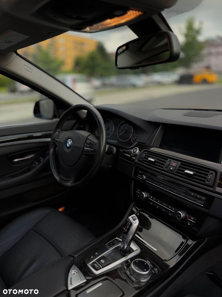 BMW Seria 5 528i xDrive Luxury Line - 11