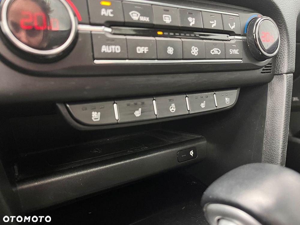 Kia XCeed 1.6 CRDi mHEV L Business Line DCT - 24