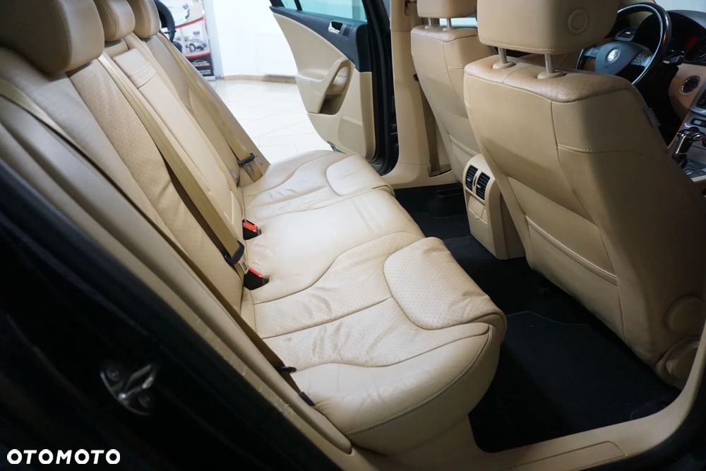 Volkswagen Passat 2.0 TDI DSG Comfortline - 23