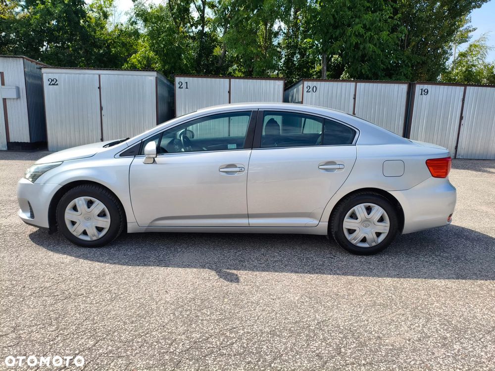 Toyota Avensis 1.8 Active - 11