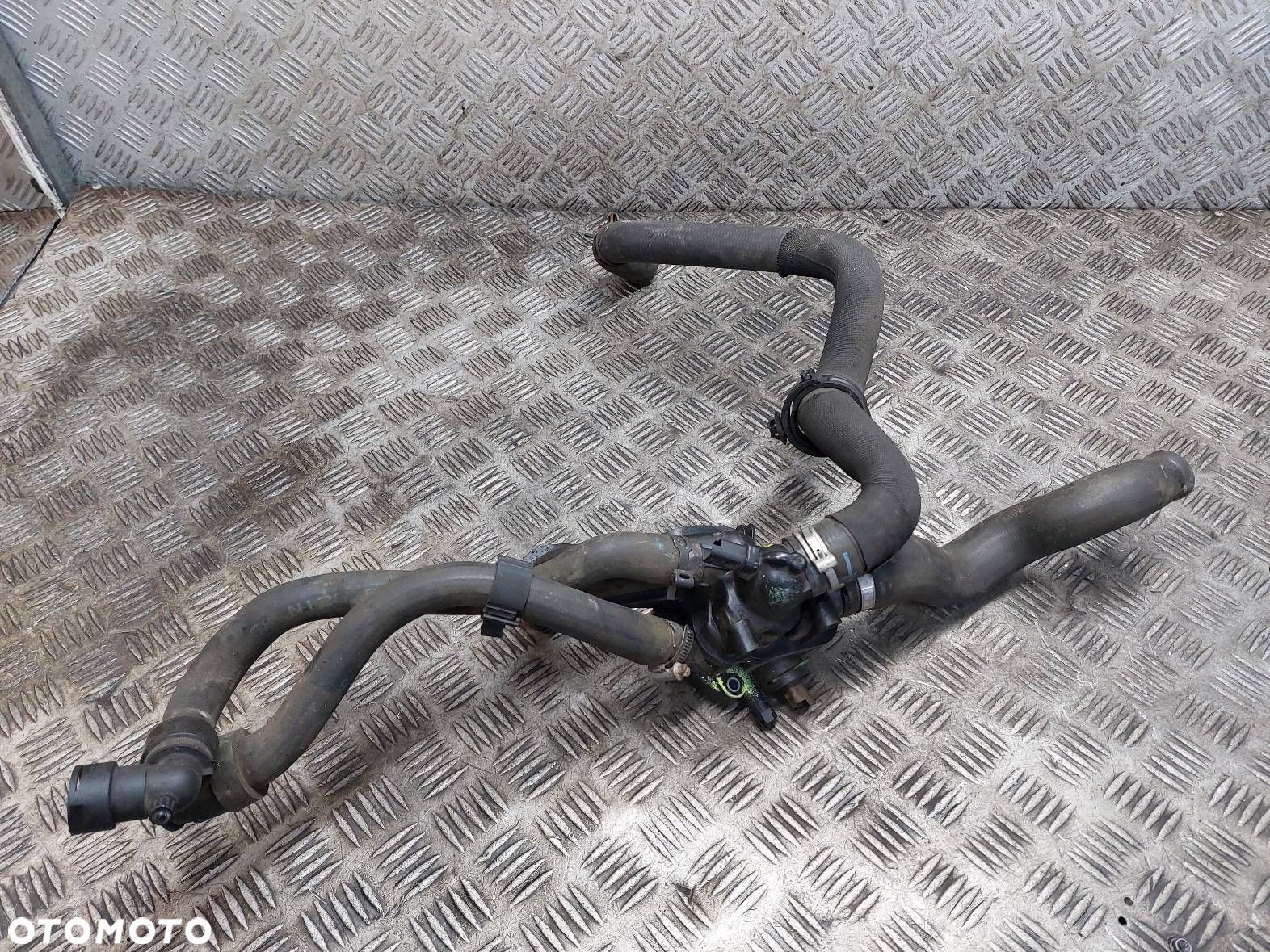 OBUDOWA TERMOSTATU + MAGISTRALA WODY PEUGEOT 207 I 1.4 16V V754184680 - 1